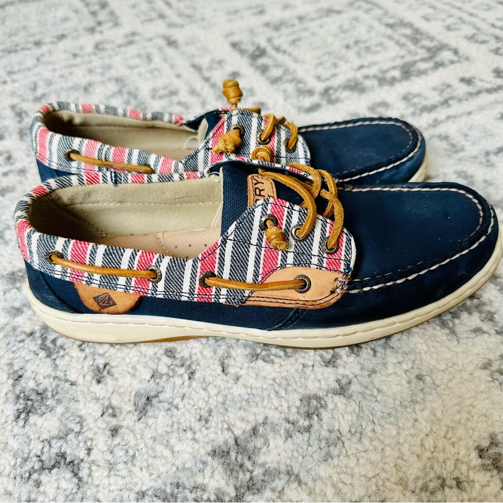 PREOWNED SPERRY IVYFISH STRIPE NAVY SHOES SZ 8.5